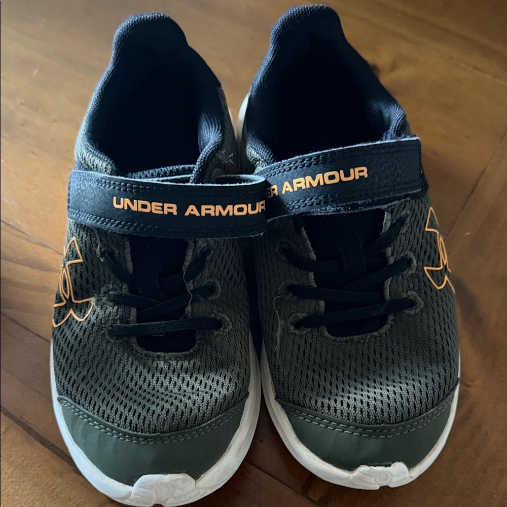 Dark Green Under Armour Kids Shoes - Green and Orange - Size 1.5